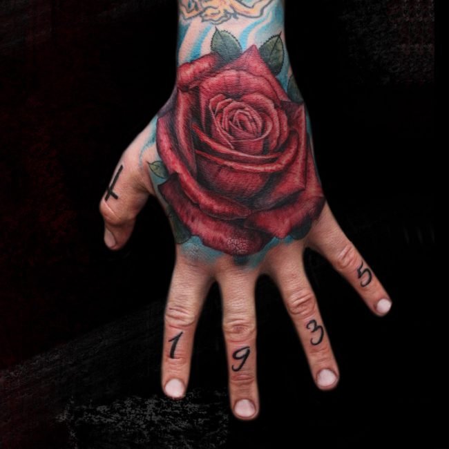 tatuaje rosa